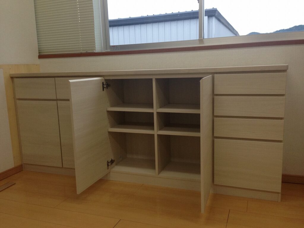 シンプルなデザイン　リビング収納家具-造作家具・OEM製作センター
