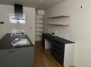 モダンな雰囲気　カウンターデスク