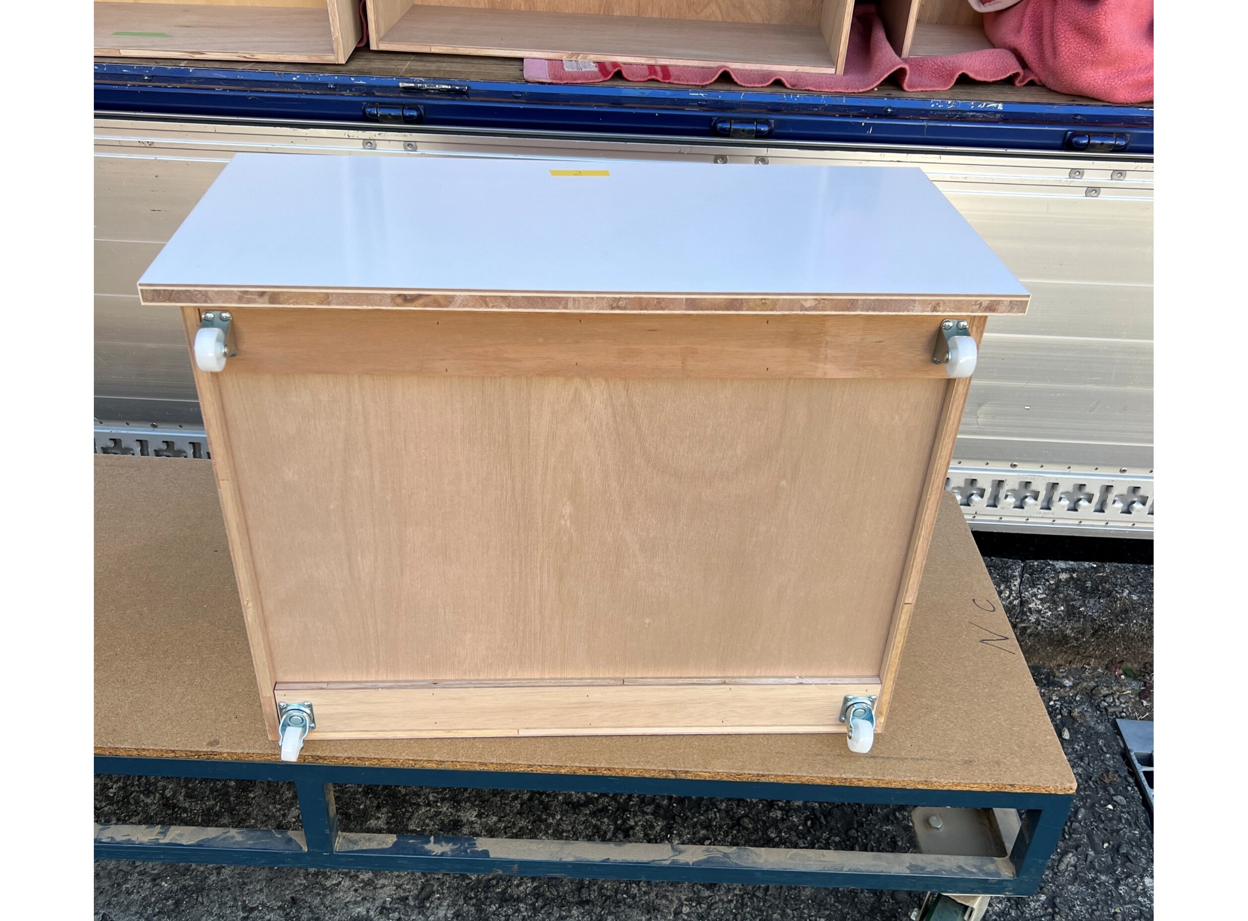 商業施設で大活躍 キャスター付き収納