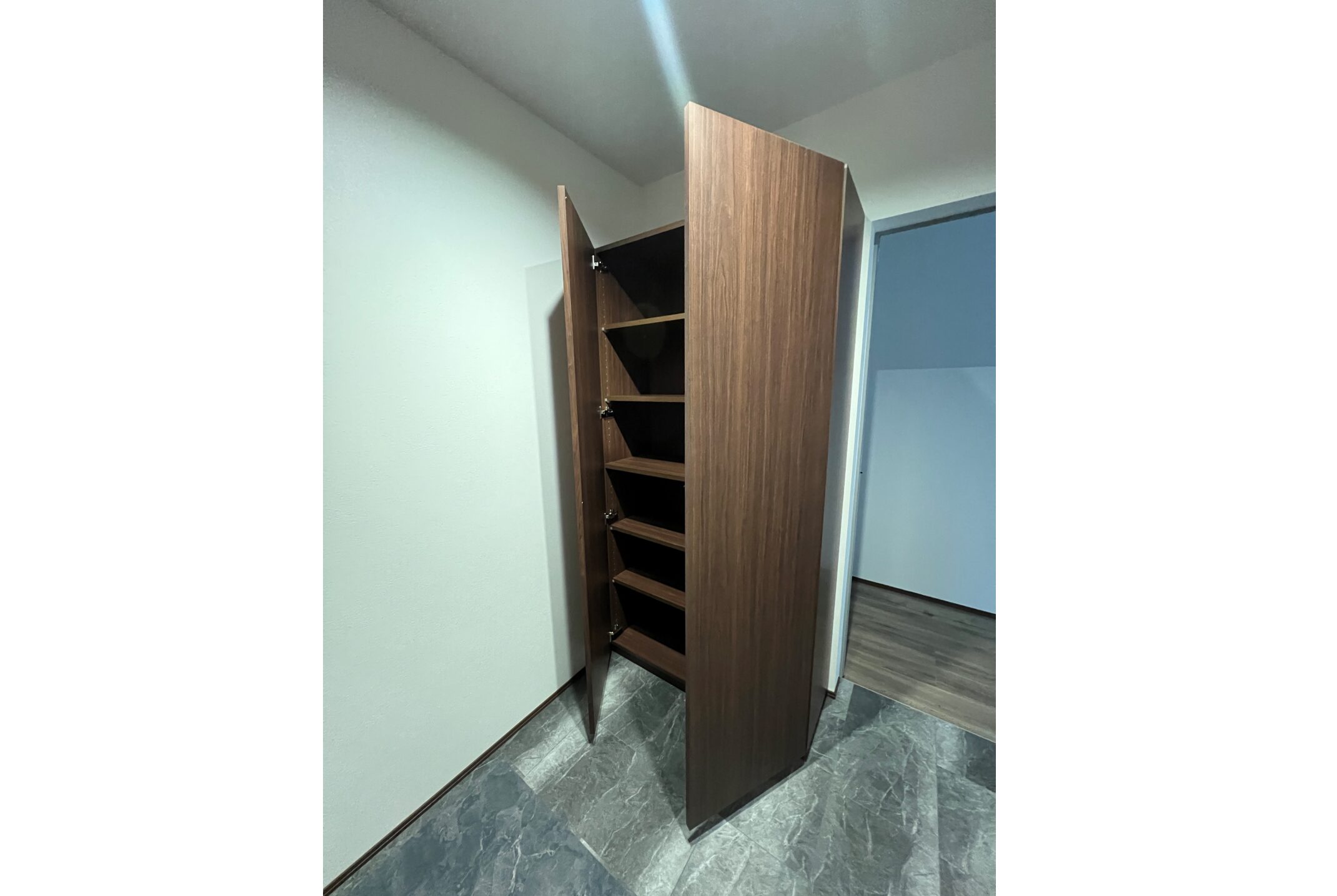 収納性抜群の衣類・タオル収納