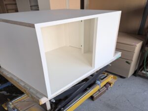 こちらは、病院などの医療施設向けに製作した「検尿ボックス」の事例です。