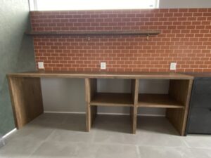 こちらは、戸建て向けの「オーダーキッチン横作業台」の製作事例です。
