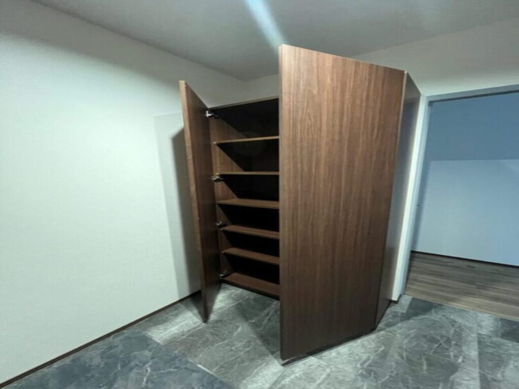 戸建て向けの衣類・タオル収納の製作事例になります。